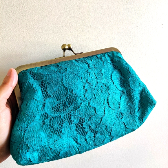 VINTAGE|| Turquoise LACE clutch purse with contrast orange interior - Picture 9 of 9